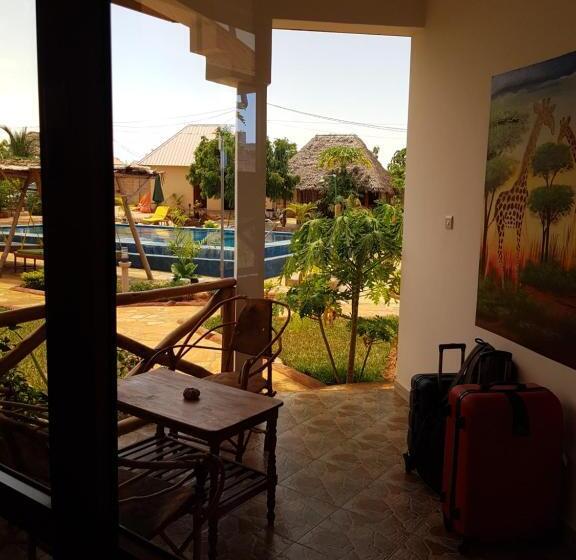 コンフォートトリプルルーム, Mimi Na Wewe Villa