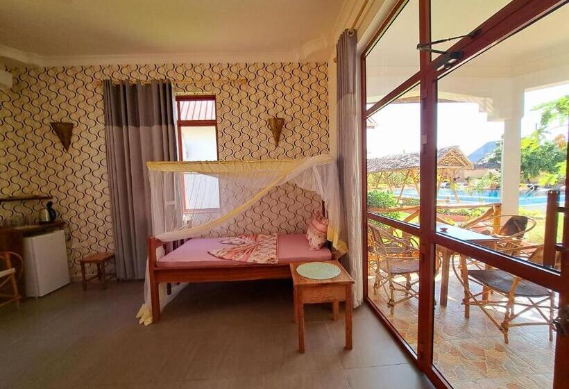 コンフォートトリプルルーム, Mimi Na Wewe Villa