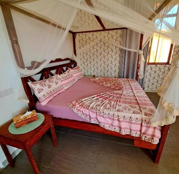 コンフォートトリプルルーム, Mimi Na Wewe Villa