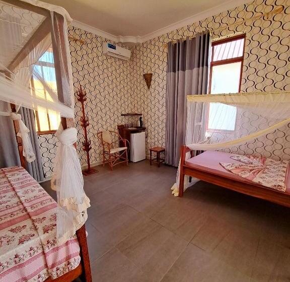 コンフォートトリプルルーム, Mimi Na Wewe Villa