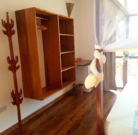 コンフォートトリプルルーム, Mimi Na Wewe Villa