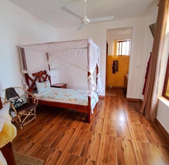 コンフォートトリプルルーム, Mimi Na Wewe Villa