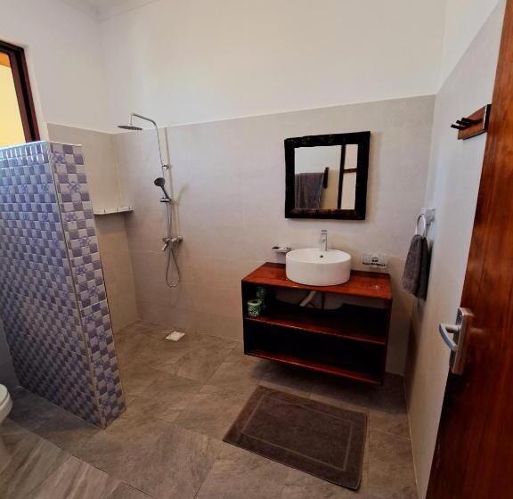 プールビュースタンダードルーム, Mimi Na Wewe Villa