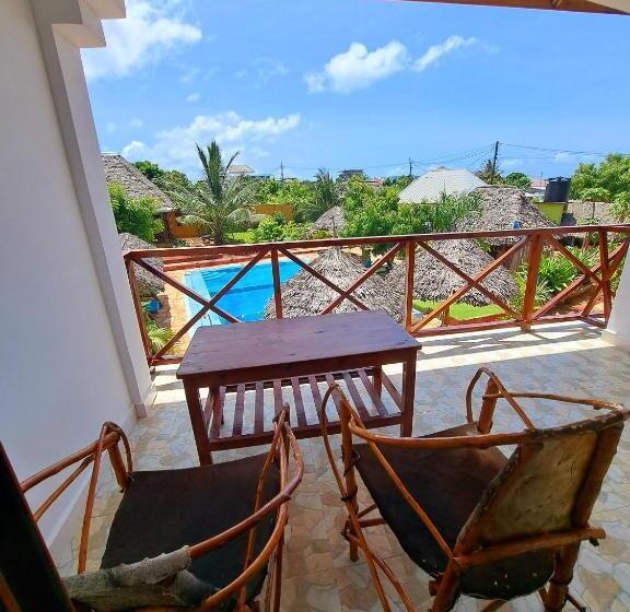 プールビュースタンダードルーム, Mimi Na Wewe Villa