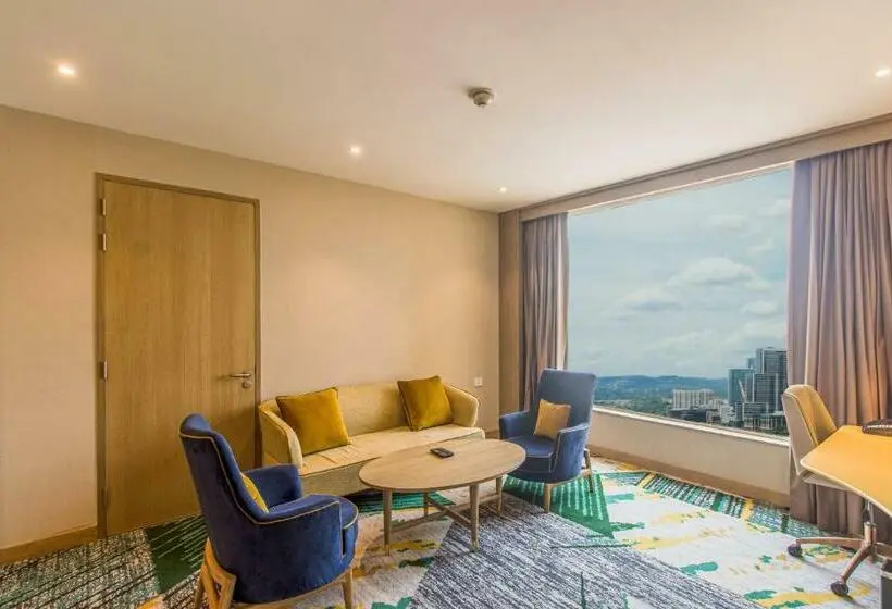 キングサイズベッドのスタンダードルーム, Holiday Inn Chandigarh Zirakpur, An Ihg