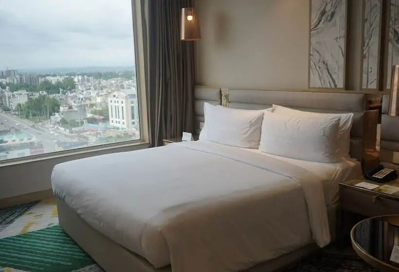 プレミアムルーム, Holiday Inn Chandigarh Zirakpur, An Ihg