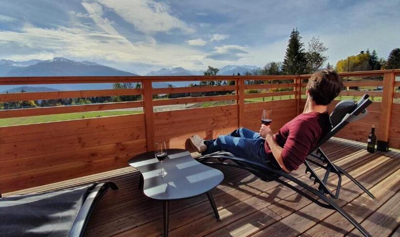 1 Sovrums Superior Stuga, Woodland Village Anzère