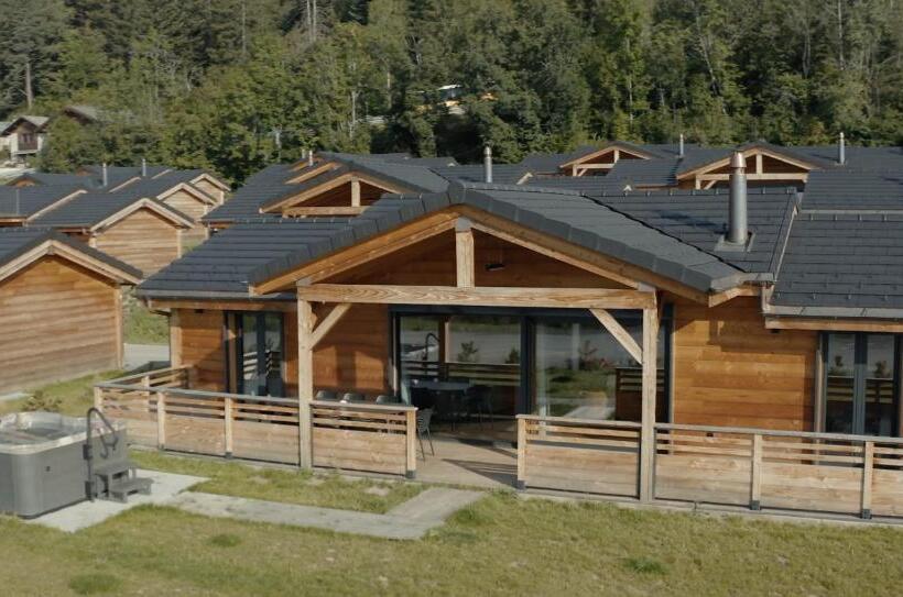 1 Sovrums Superior Stuga, Woodland Village Anzère