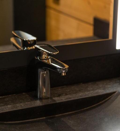 1 Sovrums Stuga, Woodland Village Anzère