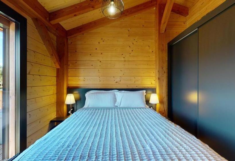 1 Sovrums Superior Stuga, Woodland Village Anzère