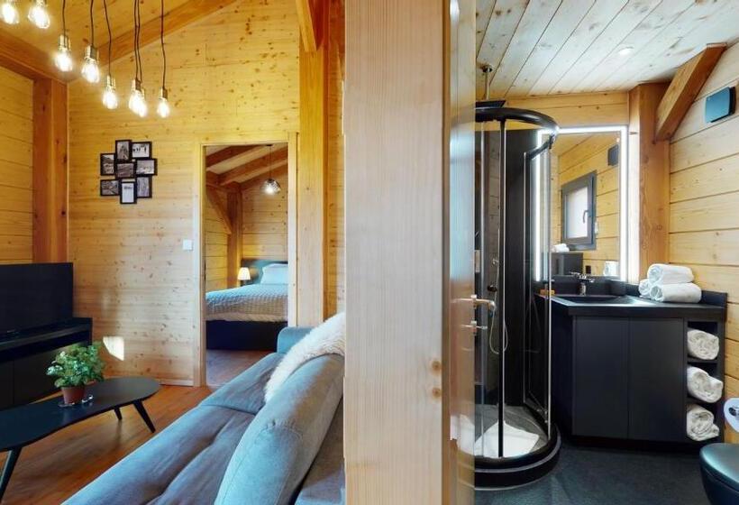 1 Sovrums Superior Stuga, Woodland Village Anzère