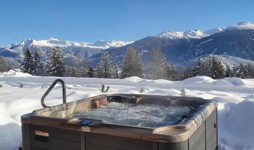 1 Sovrums Superior Stuga, Woodland Village Anzère