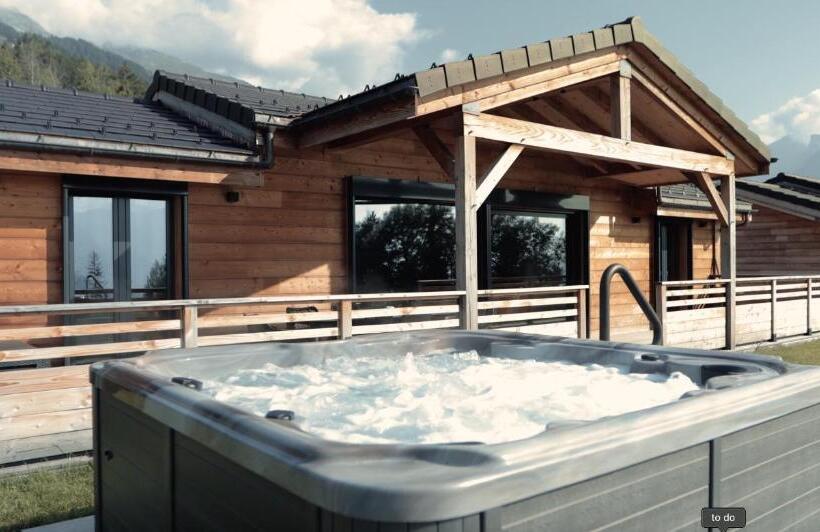 1 Sovrums Superior Stuga, Woodland Village Anzère