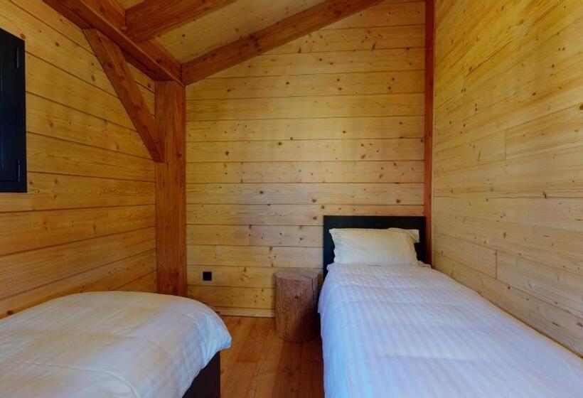 1 Sovrums Superior Stuga, Woodland Village Anzère