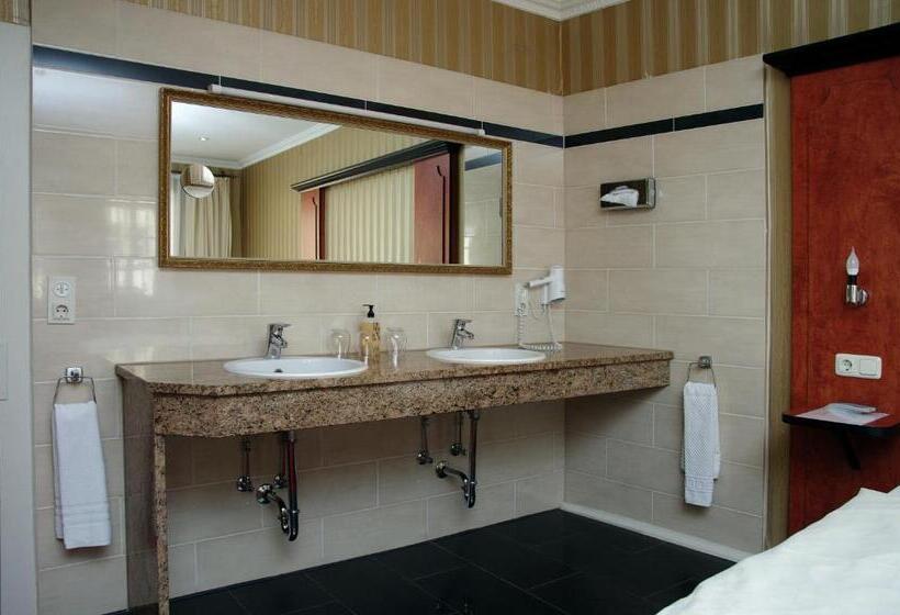 Номер Стандарт, Gästehaus Plönlein   Hotel Goldener Hirsch Rothenburg