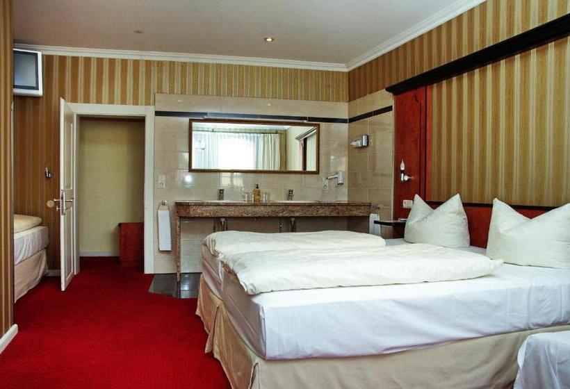 غرفة قياسية ثلاثية, Gästehaus Plönlein Hotel Goldener Hirsch Rothenburg