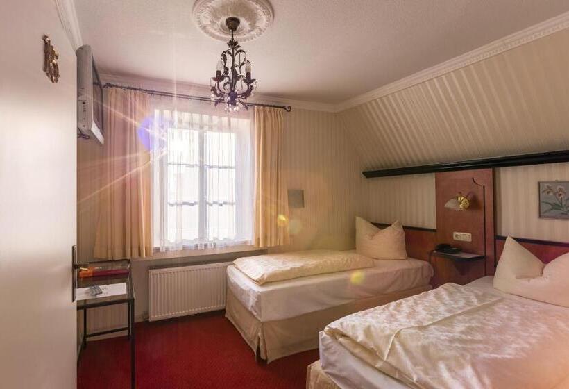 غرفة قياسية ثلاثية, Gästehaus Plönlein Hotel Goldener Hirsch Rothenburg