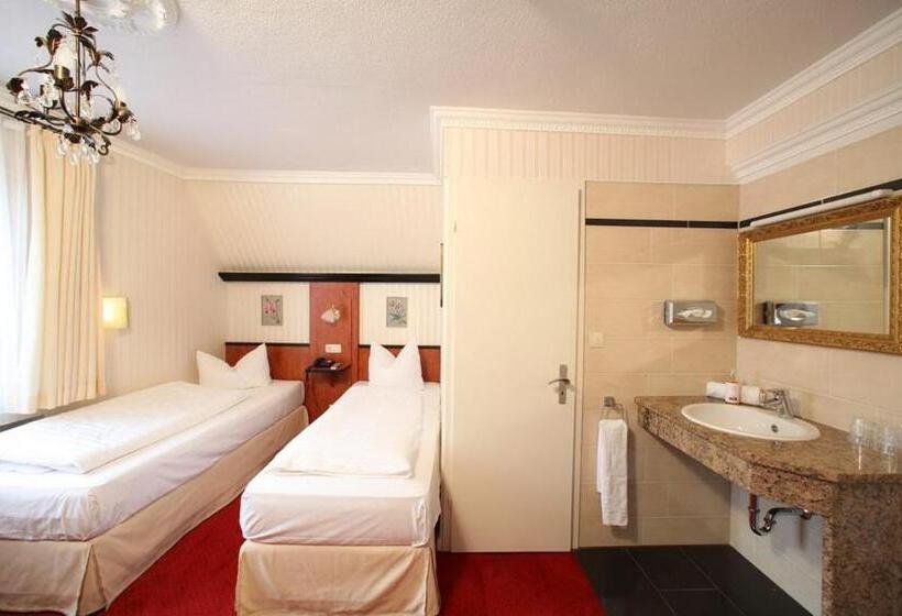 غرفة قياسية ثلاثية, Gästehaus Plönlein Hotel Goldener Hirsch Rothenburg