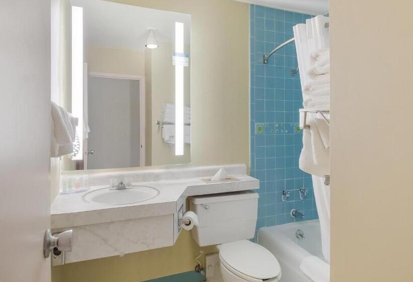 Номер Стандарт 2 Двуспальные Кровати, Clarion Inn
