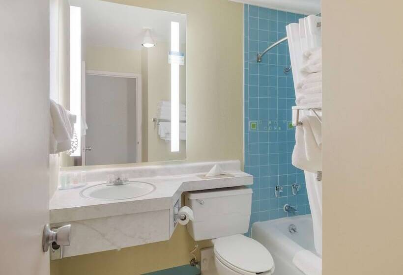 Номер Стандарт 2 Двуспальные Кровати, Clarion Inn