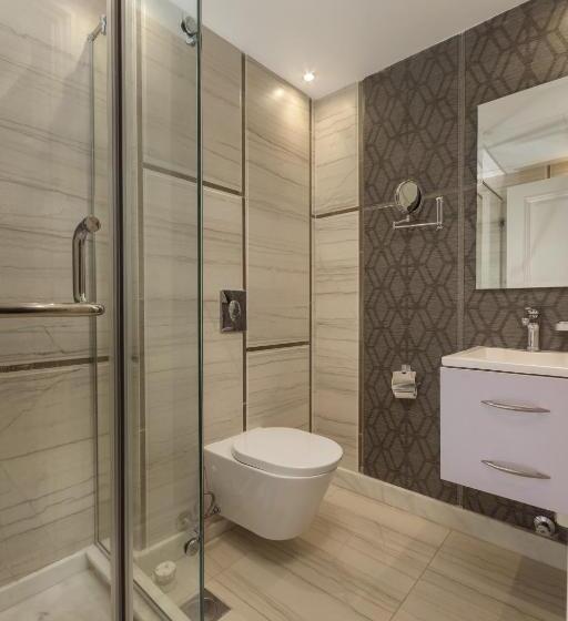 اتاق خانوادگی, Miramar Boutique