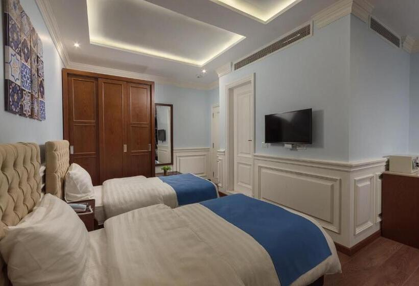 اتاق خانوادگی, Miramar Boutique