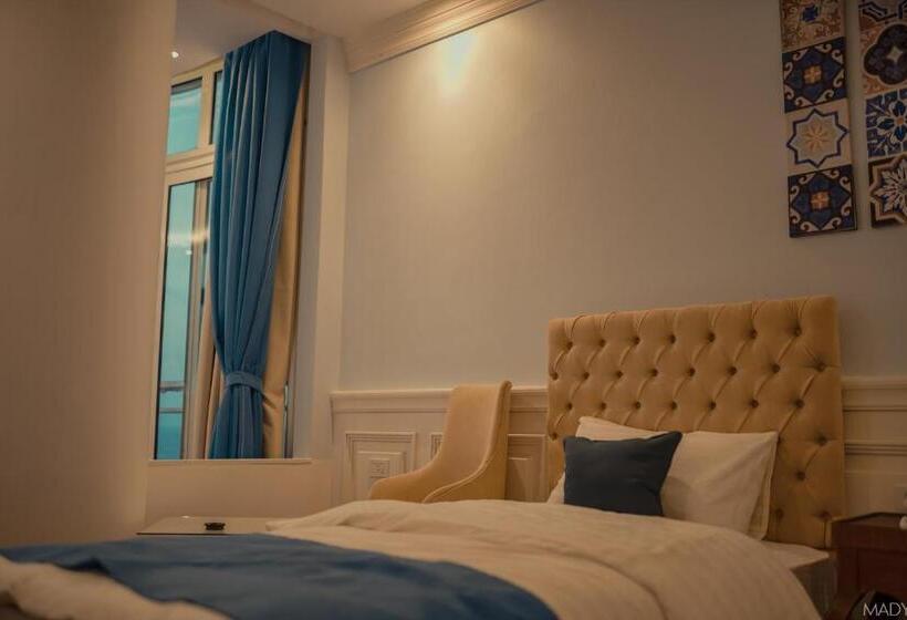 اتاق خانوادگی, Miramar Boutique