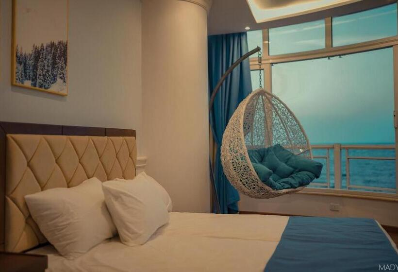 اتاق خانوادگی, Miramar Boutique