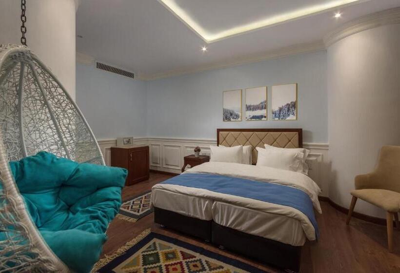 اتاق خانوادگی, Miramar Boutique
