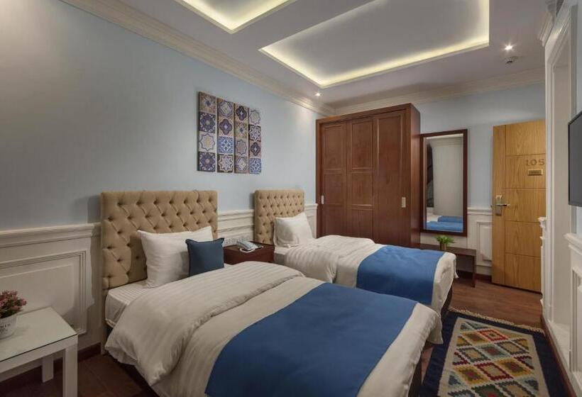 اتاق خانوادگی, Miramar Boutique