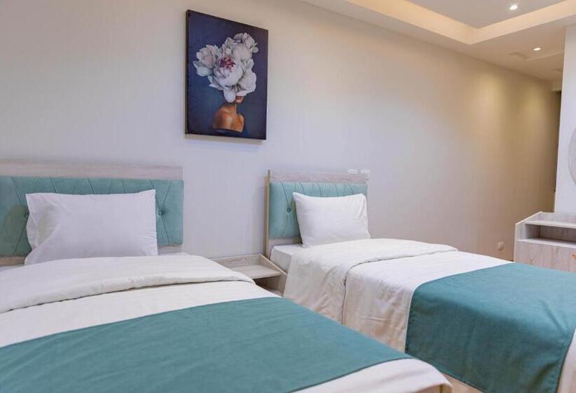 Family flat with sea view, Miramar Boutique