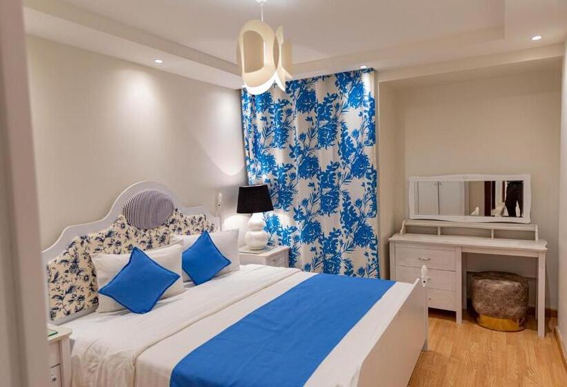 Family flat with sea view, Miramar Boutique