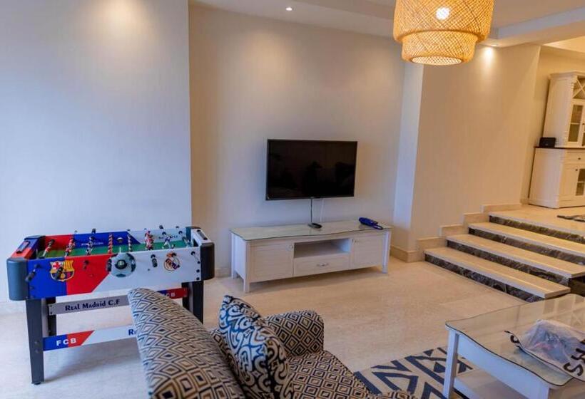 Family flat with sea view, Miramar Boutique