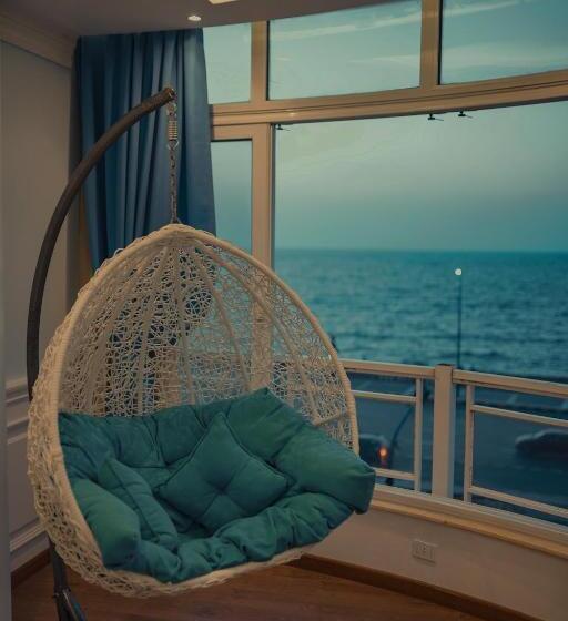 اتاق خانوادگی, Miramar Boutique