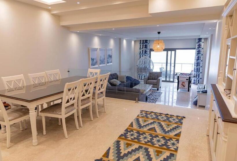 Family flat with sea view, Miramar Boutique