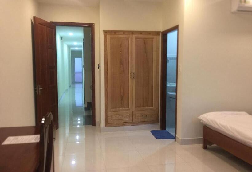 اتاق استاندارد سه تخته با بالکن, Nhà Nghỉ Linh Quân