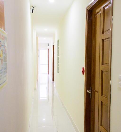 اتاق استاندارد سه تخته با بالکن, Nhà Nghỉ Linh Quân