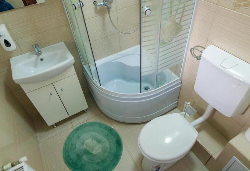 חדר משפחתי, Panna Gusto