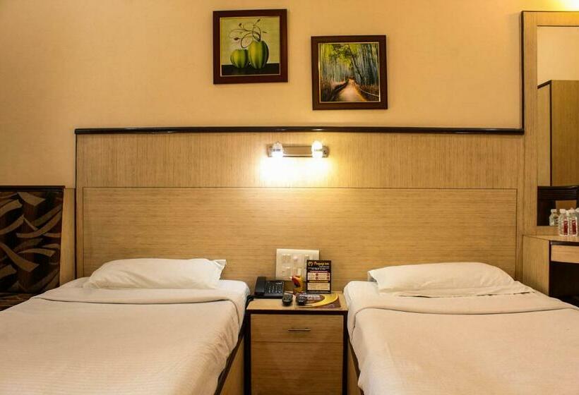 带大床的豪华间, Prayag Inn