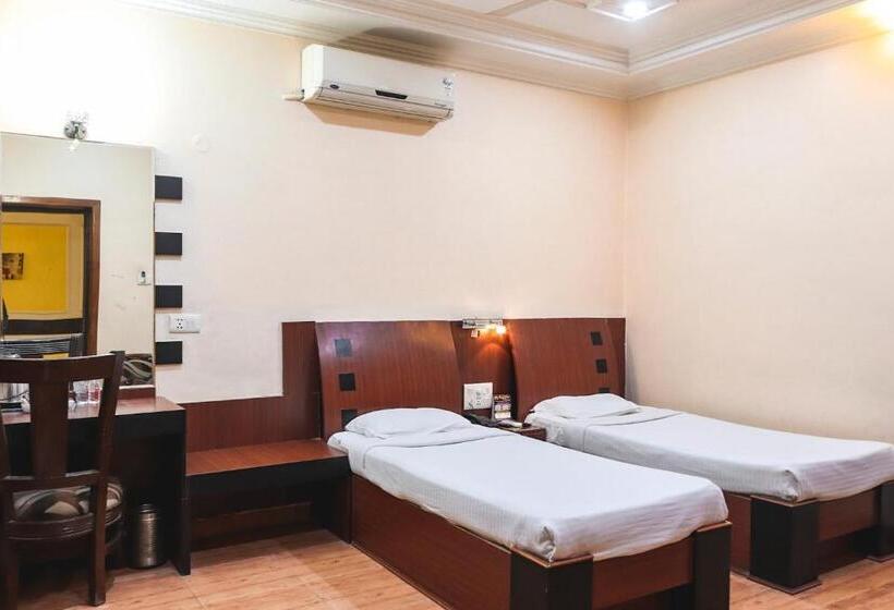 带大床的豪华间, Prayag Inn