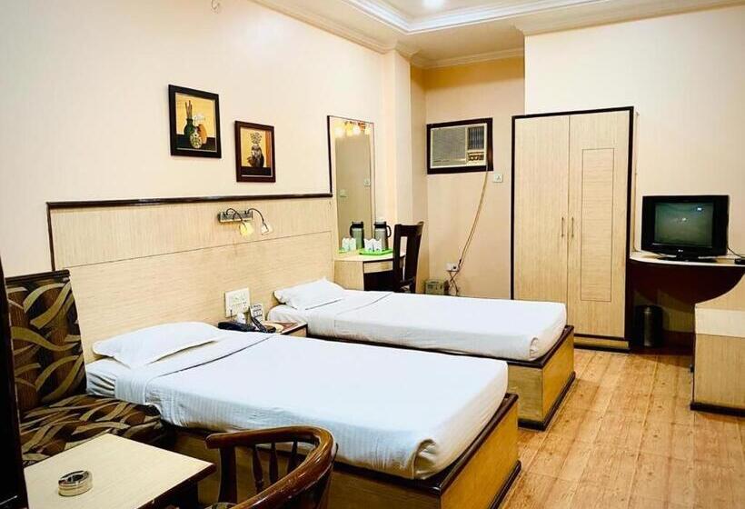 带大床的豪华间, Prayag Inn