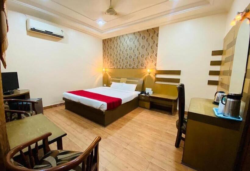 Номер Deluxe Кровать Кинг, Prayag Inn