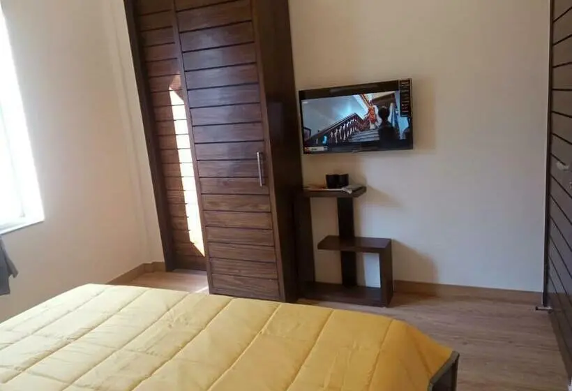 Deluxe Rum, Joey S Hostel Rishikesh