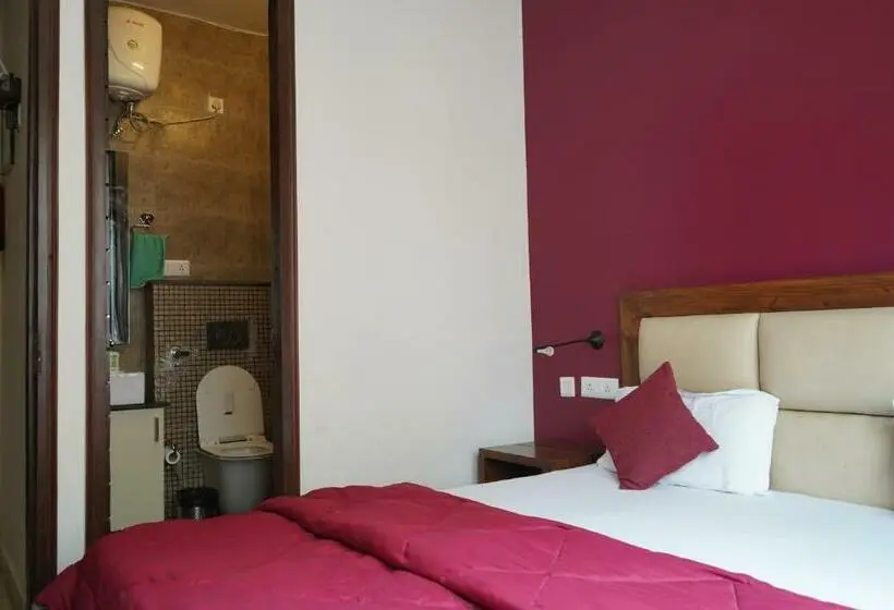 Deluxe Rum, Joey S Hostel Rishikesh