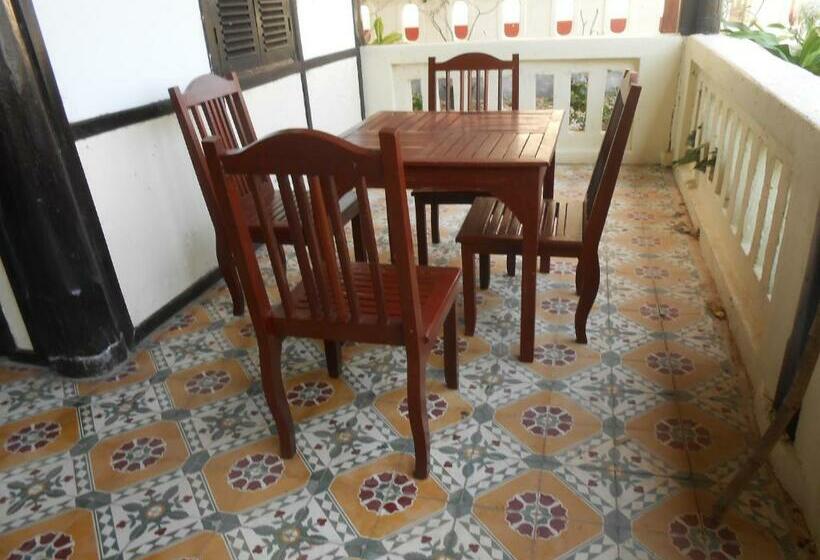 חדר סטנדרט לשלושה עם נוף לגינה, Kongmany Colonial House