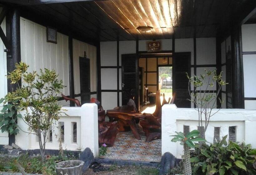 חדר סטנדרט לשלושה עם נוף לגינה, Kongmany Colonial House