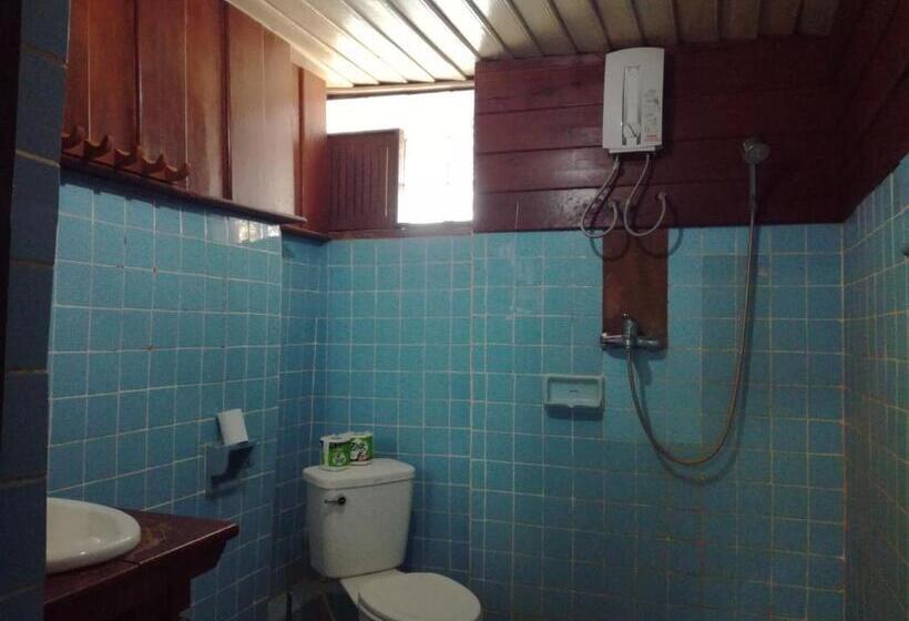 غرفة عائلية, Kongmany Colonial House