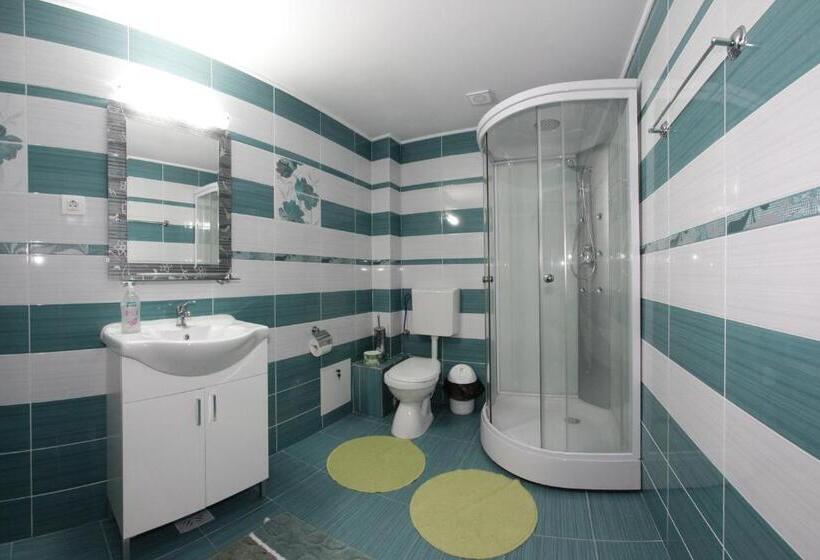 غرفة سوبيريور ثلاثية, Pensiunea Lacramioara