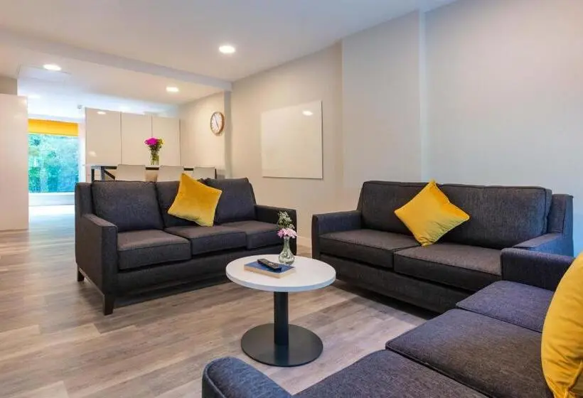 آپارتمان 1 خوابه, The Westwood Apartments