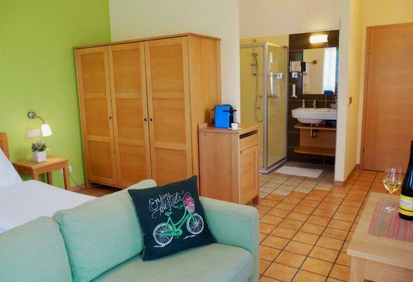 Standard Værelse m. Balkon, Ad Vineas Gästehaus Nikolaihof Hotel Garni